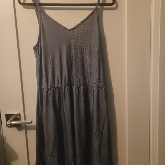 Bundle of 8 clothing item (Size Large) - Picture 8 of 10